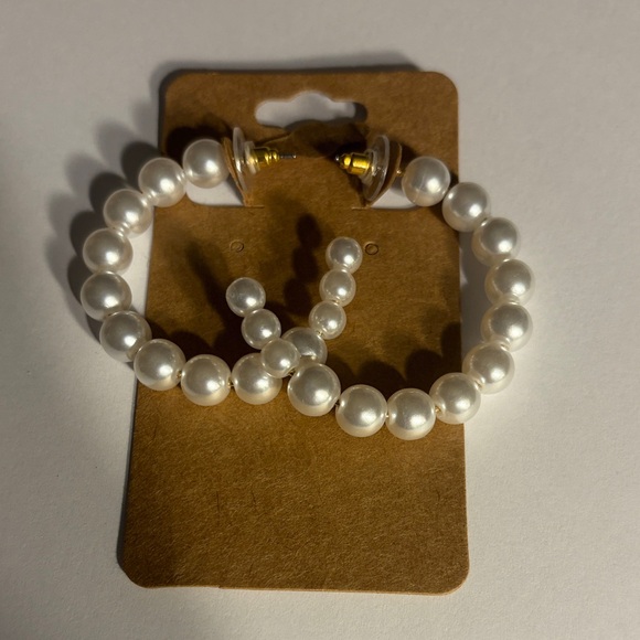 Jewelry - Elegant Pearl Beaded Bracelet